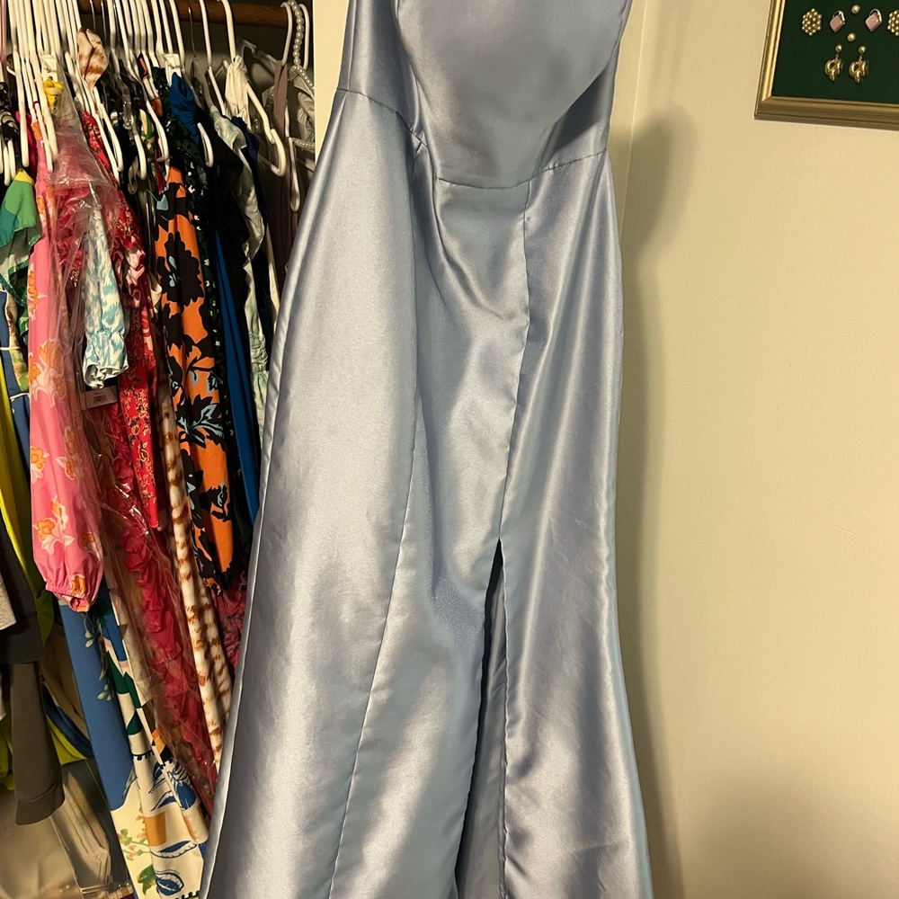 Elegant Blue Strapless Wedding Dress - Picture 4 of 4